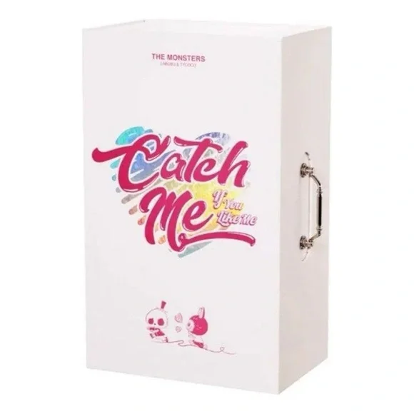 LIMITED EDITION THE MONSTERS Catch Me If You Like Me Series-Vinyl Doll Gift Box - Picture 2 of 7